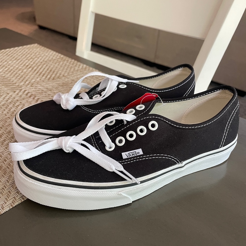 Black Vans Women’s 8.5/Men’s 7